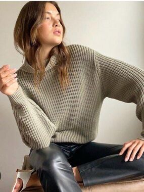 ARITZIA | 100% Merino Wool Sweater in Basil Green